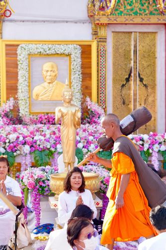 ภาพ No.193440:พิธีต้อนรับพระธรรมยาตรา ณ อนุสรณ์สถาน สถานที่เกิดในเพศสมณะ วัดสองพี่น้อง อำเภอสองพี่น้อง จังหวัดสุพรรณบุรี ในโครงการธรรมยาตรา กตัญญูบูชา มหาปูชนียาจารย์ พระมงคลเทพมุนี(สด จนฺทสโร) พระผู้ปราบมาร อนุสรณ์สถาน 7 แห่ง ปีที่ 13 วันที่ 11 มกราคม พ.ศ. 2568