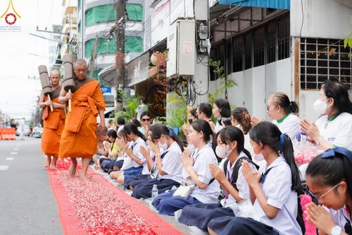 ภาพ No.128379:พิธีอัญเชิญพระบรมสารีริกธาตุ " ใจกลางเมืองนครหาดใหญ่ " เพื่อประดิษฐาน ณ มหารัตนเจดีย์สิริปทุมสวรรค์ (เจดีย์อริยพุทธะ 5 พระองค์) ศูนย์ปฏิบัติธรรมภาคใต้ อ.บางกล่ำ จ.สงขลา  วันที่ 9 มีนาคม พ.ศ.2567 (ชุดที่ 1)