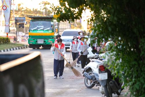 ภาพ No.191585:V.49 สารพัดV สารพัดดี ที่ธรรมยาตรา ในโครงการธรรมยาตรา กตัญญูบูชา มหาปูชนียาจารย์ พระมงคลเทพมุนี(สด จนฺทสโร) พระผู้ปราบมาร อนุสรณ์สถาน 7 แห่ง ปีที่ 13 ระหว่างวันที่ 2-31 มกราคม พ.ศ. 2568