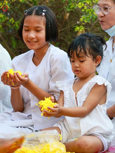 ภาพ No.110570:พิธีต้อนรับพระธรรมยาตรา ในโครงการธรรมยาตรากตัญญูบูชา มหาปูชนียาจารย์ พระมงคลเทพมุนี(สด จนฺทสโร) พระผู้ปราบมาร อนุสรณ์สถาน 7 แห่ง ปีที่ 12 วันที่ 11 มกราคม พ.ศ. 2567 ณ อนุสรณ์สถานลำดับที่ 3 สถานที่เกิดใหม่ในเพศสมณะ วัดสองพี่น้อง จ.สุพรรณบุรี