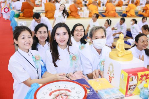 ภาพ No.60126:พิธีเจริญพระพุทธมนต์ "ฉลองอายุวัฒนมงคล 80 ปี หลวงพ่อธัมมชโย" พิธีถวายไทยธรรม คณะสงฆ์ 10,000 กว่าวัดทั่วประเทศ ในวันคุ้มครองโลก วันจันทร์ที่ 22 เมษายน พ.ศ. 2567 ณ สภาธรรมกายสากล วัดพระธรรมกาย จ.ปทุมธานี