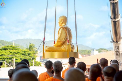 ภาพ No.248901:วันที่ 20 กันยายน พ.ศ. 2568 พิธีอัญเชิญรูปหล่อหลวงปู่วัดปากน้ำ ภาษีเจริญ จากวัดมงคลนิมิตร พระอารามหลวง เพื่อประดิษฐาน ณ วิหารพระมงคลเทพมุนี (สด จนฺทสโร)  ศูนย์ปฏิบัติธรรมภูเก็ต จ.ภูเก็ต