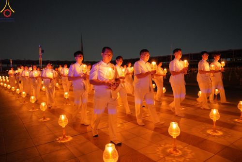 ภาพ No.124938:พิธีเวียนประทักษิณและจุดมาฆประทีป ในวันมาฆบูชา เสาร์ที่ 24 กุมภาพันธ์ พ.ศ. 2567 ณ พระมหาธรรมกายเจดีย์ วัดพระธรรมกาย