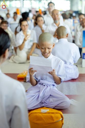 ภาพ No.215133:วันเสาร์ที่ 5 เมษายน พ.ศ. 2568 พิธีเวียนประทักษิณรอบพระมหาธรรมกายเจดีย์  พิธีวันทาเจดีย์ พิธีขอขมาและมอบผ้าไตร ในโครงการบรรพชาสามเณรฟื้นฟูพระพุทธศาสนาทั่วไทย , โครงการหน่อแก้วเปรียญธรรม รุ่นที่ 13 ,  โครงการสามเณรยุวธรรมทายาท รุ่นที่ 33 , โครงการสามเณรมั