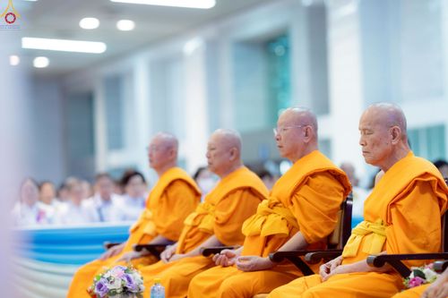 ภาพ No.240874:วันพุธที่ 27 สิงหาคม พ.ศ. 2568 พิธีทอดผ้าป่าเพื่อสร้างอาคาร  82 ปี หลวงพ่อธัมมชโย สมทบกฐินวัดพระธรรมกาย และกฐิน 30,000 วัดทั่วประเทศ ครั้งที่ 1