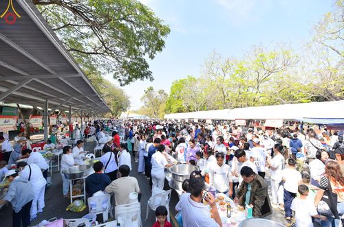 ภาพ No.194047:วัดพระธรรมกาย จัดงานวันเด็กแห่งชาติ ประจำปี พ.ศ.2568 ออกร้านอาหาร 200 ร้าน มอบของขวัญหลายหมื่นชิ้น วันที่ 12 มกราคม พ.ศ. 2568 วัดพระธรรมกาย อ.คลองหลวง จ.ปทุมธานี