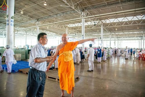 ภาพ No.59001:V.40 ภัตตาหารพระหมื่นวัด เราจัดให้ การปฏิบัติงานของเจ้าหน้าที่และอาสาสมัคร เพื่อรับบุญในการถวายภัตตาหาร แด่คณะสงฆ์ 10,000 กว่าวัดทั่วประเทศ ที่มาร่วมงานวันคุ้มครองโลก จันทร์ที่ 22 เมษายน พ.ศ. 2567 ณ วัดพระธรรมกาย