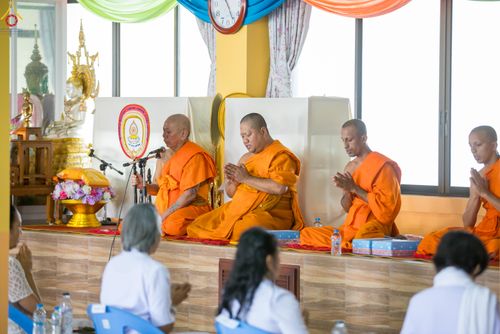 ภาพ No.291259:วันที่ 9 มกราคม พ.ศ. 2569 พิธีทอดผ้าป่าทำนุบำรุงศาสนสถาน ณ วัดนาราภิรมย์ อ.บางเลน จ.นครปฐม ในโครงการธรรมยาตรา กตัญญูบูชา มหาปูชนียาจารย์ พระมงคลเทพมุนี(สด จนฺทสโร) พระผู้ปราบมาร อนุสรณ์สถาน 7 แห่ง ปีที่ 14