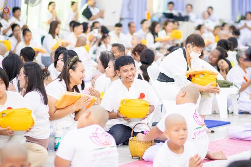 ภาพ No.320161:วันเสาร์ที่ 4 เมษายน 2569 พิธีตัดปอยผม ขอขมาผู้ปกครอง  มอบบาตร-ผ้าไตร และพิธีบรรพชาสามเณร 87 รูป  ณ ศูนย์ปฏิบัติธรรมระยอง(บ้านช่องลม)  ต.บางบุตร อ.บ้านค่าย จ.ระยอง