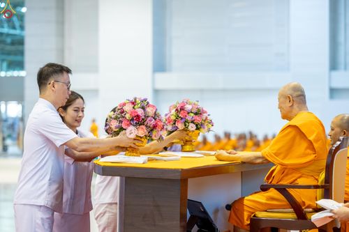 ภาพ No.281095:วันที่ 21 ธันวาคม พ.ศ.2568 พิธีมุทิตาหลวงพ่อทัตตชีโว ณ ห้องแก้วสารพัดนึก วัดพระธรรมกาย