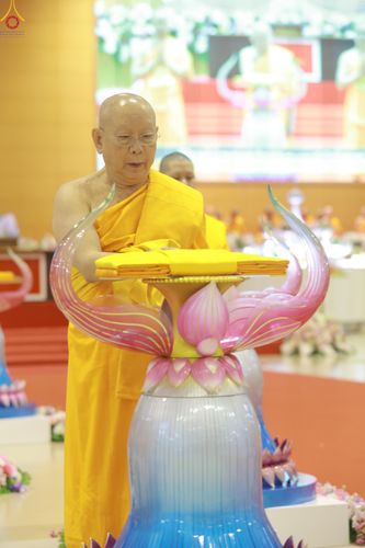 ภาพ No.318607:วันอาทิตย์ต้นเดือนที่ 5 เมษายน พ.ศ.2569 พิธีทอดผ้าป่าสมทบมหาสังฆทาน 40,000 กว่าวัดทั่วประเทศ ณ สภาธรรมกายสากล วัดพระธรรมกาย