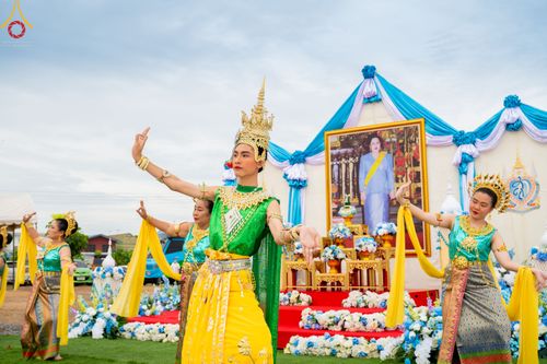 ภาพ No.49595:ประมวลภาพพิธีตักบาตรพระสงฆ์ 1,091 รูป เนื่องในวันแม่แห่งชาติ ณ ตลาดจัมโบ้ ชุดที่ 2