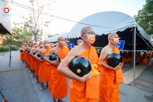 ภาพ No.288355:วันที่ 5 มกราคม พ.ศ. 2569 พิธีถวายภัตตาหารเป็นสังฆทาน แด่พระธรรมยาตรา ในโครงการธรรมยาตรา กตัญญูบูชา มหาปูชนียาจารย์ พระมงคลเทพมุนี(สด จนฺทสโร) พระผู้ปราบมาร อนุสรณ์สถาน 7 แห่ง ปีที่ 14 ณ อนุสรณ์สถานมหาวิหารพระมงคลเทพมุนี (โลตัสแลนด์) อ.สองพี่น้อง จ.สุพรร