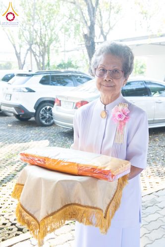 ภาพ No.278390:วันพุธที่ 10 ธันวาคม พ.ศ.2568  พิธีทอดผ้าป่าเพื่อสนับสนุนโครงการตักบาตรพระ 10,000 รูป เมืองกาญจนบุรี ณ อาคารปลูกศรัทธา วัดพระธรรมกาย