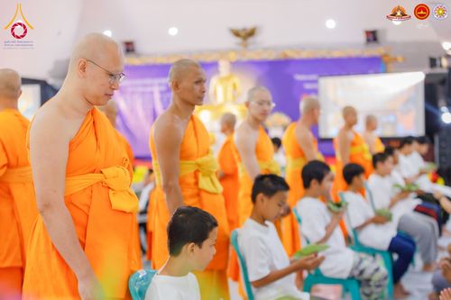 ภาพ No.284470:วันพุธที่ 17  ธันวาคม พ.ศ.2568  พิธีปลงผมนาคธรรมทายาท  โครงการบรรพชาสามเณรและบวชอุบาสิกาแก้ว  ณ วิทยาลัยศรีวิจายา (Sekolah Tinggi Agama Buddha Negeri Sriwijaya) เมืองตังเกอรัง จังหวัดบันเตน ประเทศอินโดนีเซีย