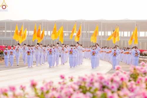 ภาพ No.79706:พิธีเวียนประทักษิณ ณ พระมหาธรรมกายเจดีย์ และพิธีวันทาเจดีย์ ในโครงการบรรพชาสามเณรฟื้นฟูพระพุทธศาสนาทั่วไทย วันเสาร์ที่ 8 เมษายน พ.ศ.2566