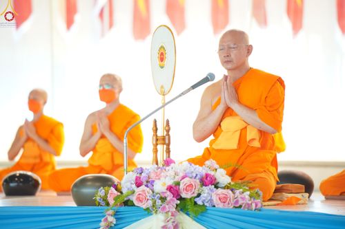 ภาพ No.82935:พิธีตักบาตร ณ บ้านแก้วเรือนทองคุณยายอาจารย์ฯ พิธีบูชาข้าวพระ ณ สภาธรรมกายสากล วัดพระธรรมกาย ในวันอาทิตย์ต้นเดือนที่ 2 ก.ค. พ.ศ.2566