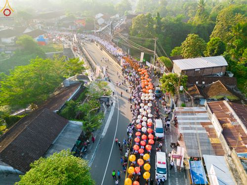 ภาพ No.81943:พิธีจุดวิสาขประทีป 22,000 ดวงและโคมลอย 3,000 ดวง ( Festival  lampion Vesak Indonesia) ณ มหาเจดียบรมพุทโธ อินโดนีเซีย  วันอาทิตย์ที่ 4 มิ.ย. พ.ศ.2566