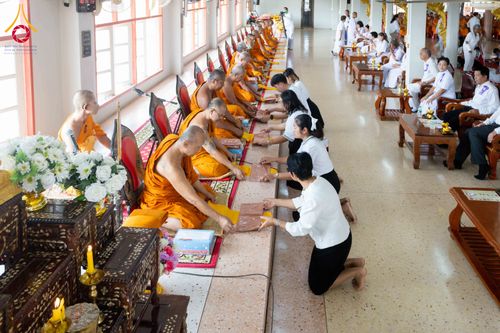 ภาพ No.300415:วันที่ 22 มกราคม พ.ศ. 2569 พิธีทอดผ้าป่าทำนุบำรุงศาสนสถาน ณ วัดรางกำหยาด ต.บางภาษี อ.บางเลน จ.นครปฐม ในโครงการธรรมยาตรา กตัญญูบูชา มหาปูชนียาจารย์ พระมงคลเทพมุนี(สด จนฺทสโร) พระผู้ปราบมาร อนุสรณ์สถาน 7 แห่ง ปีที่ 14