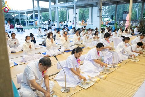 ภาพ No.293496:วันที่ 13 มกราคม พ.ศ. 2569 พิธีถวายภัตตาหารเป็นสังฆทาน แด่พระธรรมยาตรา ณ อนุสรณ์สถานมหาวิหารพระมงคลเทพมุนี (โลตัสแลนด์) อ.สองพี่น้อง จ.สุพรรณบุรี ในโครงการธรรมยาตรา กตัญญูบูชา มหาปูชนียาจารย์ พระมงคลเทพมุนี(สด จนฺทสโร) พระผู้ปราบมาร อนุสรณ์สถาน 7 แห่ง ปี