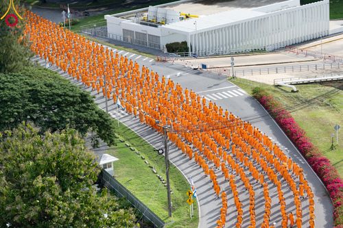 ภาพ No.89065:พิธีอัญเชิญรูปหล่อทองคำ  คุณยายอาจารย์มหารัตนอุบาสิกาจันทร์ ขนนกยูง เพื่อประดิษฐาน ณ มหาวิหารคุณยายอาจารย์ฯ เนื่องในวันครูผู้ค้นพบวิชชาธรรมกาย วันศุกร์ที่ 29 กันยายน พ.ศ. 2566