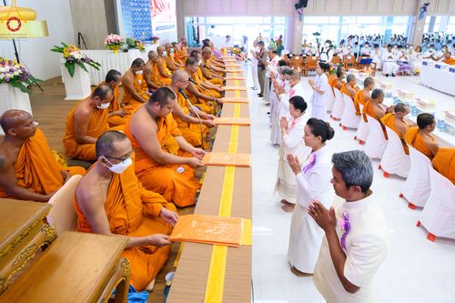 ภาพ No.81234:พิธีถวายสังฆทานแด่คณะสงฆ์ 323 วัด พิธีมอบกองทุนหนุนแรงใจช่วยครูใต้ และพิธีทำบุญอุทิศส่วนกุศลแด่ผู้วายชนม์ในเหตุการณ์ความไม่สงบ ๔ จังหวัดชายแดนภาคใต้  ปีที่ 19 ครั้งที่ 162 วันเสาร์ที่ 27 พฤษภาคม พ.ศ. 2566 ณ ศูนย์ปฏิบัติธรรมภาคใต้ อ.บางกล่ำ จ.สงขลา