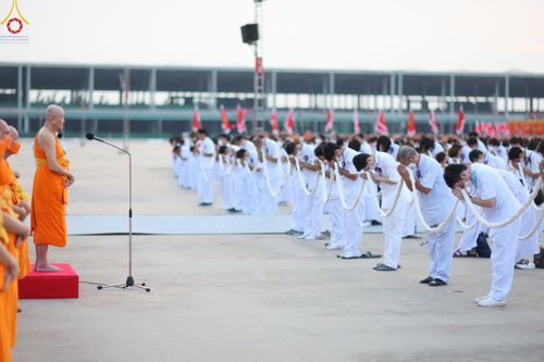 ภาพ No.79215:พิธีอัญเชิญองค์พระบรมพุทธเจ้า 24 องค์ เวียนประทักษิณรอบพระมหาธรรมกายเจดีย์ ณ วัดพระธรรมกาย  วันที่ 2 เมษายน พ.ศ. 2566