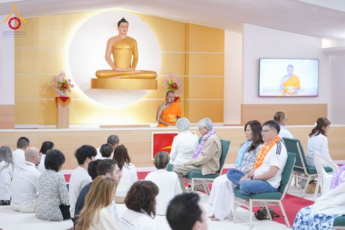 ภาพ No.321624:วันอาทิตย์ที่ 12 เมษายน พ.ศ.2569 กิจกรรมงานบุญวันสงกรานต์ (ตักบาตร ขอขมาพ่อแม่ สรงน้ำพระ รดน้ำขอพร) ณ วัดพระธรรมกายจอร์เจีย ประเทศสหรัฐอเมริกา