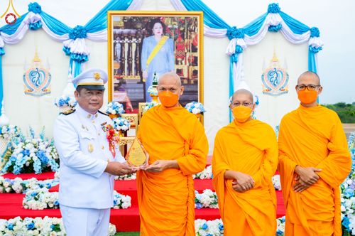 ภาพ No.49599:ประมวลภาพพิธีตักบาตรพระสงฆ์ 1,091 รูป เนื่องในวันแม่แห่งชาติ ณ ตลาดจัมโบ้ ชุดที่ 2