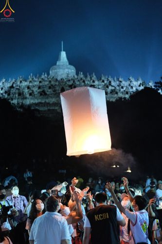 ภาพ No.46605:พิธีจุดโคมวิสาขประทีป วันวิสาขบูชา พ.ศ. 2565 ณ ประเทศอินโดนีเซีย