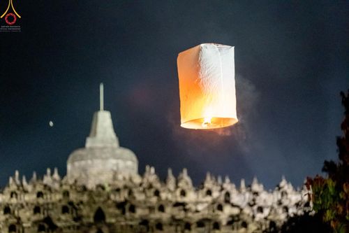 ภาพ No.46603:พิธีจุดโคมวิสาขประทีป วันวิสาขบูชา พ.ศ. 2565 ณ ประเทศอินโดนีเซีย