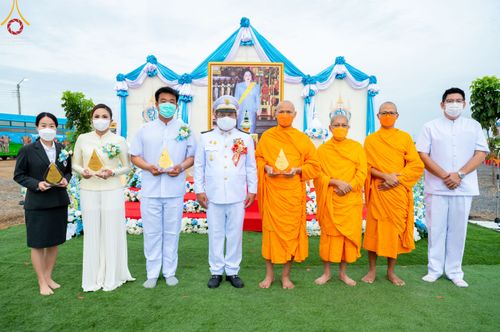 ภาพ No.49607:ประมวลภาพพิธีตักบาตรพระสงฆ์ 1,091 รูป เนื่องในวันแม่แห่งชาติ ณ ตลาดจัมโบ้ ชุดที่ 2