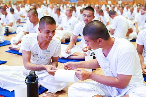 ภาพ No.341547:วันที่ 26 กรกฎาคม พ.ศ. 2569 โครงการพัฒนาคุณธรรม จริยธรรม สำหรับนักเรียนนายสิบตำรวจ (นสต.) รุ่นที่ 17 ศูนย์ฝึกอบรมตำรวจภูธรภาค 1 ได้จัดกิจกรรม  จุดเทียนรวมใจและปฏิบัติธรรมเจริญสมาธิภาวนา เพื่อน้อมอุทิศถวายเป็นพระราชกุศลฯ ณ ศูนย์ปฏิบัติธรรมเวิล์ดพีช วัลเล่