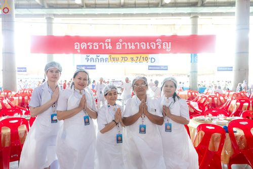 ภาพ No.325798:วันที่ 22 เมษายน พ.ศ.2569(วันคุ้มครองโลก) งานถวายมหาสังฆทาน 40,000 กว่าวัดทั่วประเทศ เจ้าหน้าที่ สาธุชน ร่วมใจจัดเตรียมภัตตาหารเพล (ชุด 2)