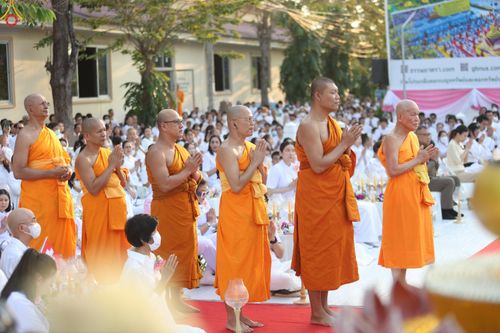 ภาพ No.296833:วันที่ 17 มกราคม พ.ศ. 2569 พิธีจุดประทีปถวายเป็นพุทธบูชา และบูชาธรรมมหาปูชนียาจารย์  ณ วัดโบสถ์บน ต.บางคูเวียง จ.นนทบุรี อนุสรณ์สถานลำดับที่ 4 สถานที่เกิดด้วยกายธรรม ในโครงการธรรมยาตรา กตัญญูบูชา มหาปูชนียาจารย์ พระมงคลเทพมุนี(สด จนฺทสโร) พระผู้ปราบมาร อ