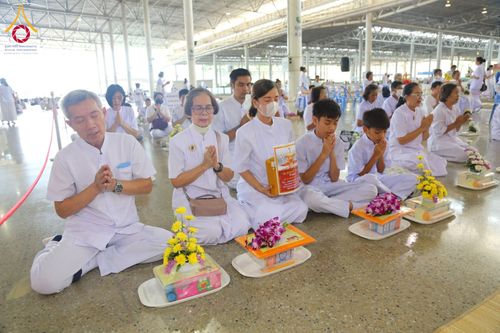 ภาพ No.215247:วันอาทิตย์ต้นเดือนที่ 6 เมษายน พ.ศ. 2568 พิธีตักบาตรข้าวสารอาหารแห้ง ณ บ้านแก้วเรือนทองคุณยาย สภาธรรมกายสากล วัดพระธรรมกาย