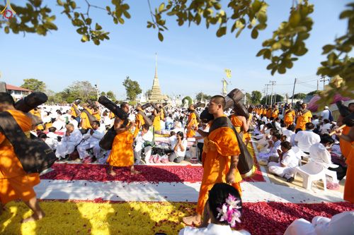 ภาพ No.292962:วันที่ 11 มกราคม พ.ศ. 2569 พิธีต้อนรับพระธรรมยาตรา ณ อนุสรณ์สถานลำดับที่ 3 (ภาพชุดที่ 2) สถานที่เกิดในเพศสมณะ วัดสองพี่น้อง อำเภอสองพี่น้อง จังหวัดสุพรรณบุรี ในโครงการธรรมยาตรา กตัญญูบูชา มหาปูชนียาจารย์ พระมงคลเทพมุนี(สด จนฺทสโร) พระผู้ปราบมาร อนุสรณ์สถ