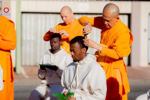 ภาพ No.231163:วันศุกร์ที่ 27 มิถุนายน พ.ศ. 2568 พิธีตัดปอยผมและพิธีปลงผมนาคธรรมทายาทแห่งทวีปแอฟริกา พ.ศ. 2568  โครงการบรรพชาอุปสมบทพระธรรมทายาทนานาชาติแห่งทวีปแอฟริกา ครั้งที่ 2 ณ วัดพระธรรมกายโจฮันเนสเบิร์ก สาธารณรัฐแอฟริกาใต้
