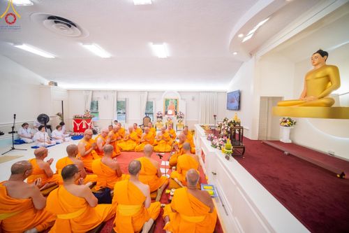 ภาพ No.145009:พิธีบรรพชา และอุปสมบท ธรรมทายาท โดยมี พระเดชพระคุณพระธรรมรัตนาภรณ์ เป็นพระอุปัชฌาย์ ยังความปลื้มปิติใจให้แก่ผู้ปกครอง และคณะญาติมิตร ณ วัดพระธรรมกายนิวเจอร์ซี  ประเทศสหรัฐอเมริกา