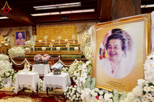 ภาพ No.270790:วันที่ 18 พฤศจิกายน พ.ศ. 2568 วัดพระธรรมกาย เป็นเจ้าภาพบำเพ็ญกุศล  คุณยายอาจารย์ ดร.ตรีธา เนียมขำ  อดีตนายกสมาคมศิษย์หลวงพ่อวัดปากน้ำ ณ ศาลาสตมานุสรณ์ (ศาลาเรือนไทย) วัดปากน้ำ  พระอารามหลวง เขตภาษีเจริญ กรุงเทพมหานคร