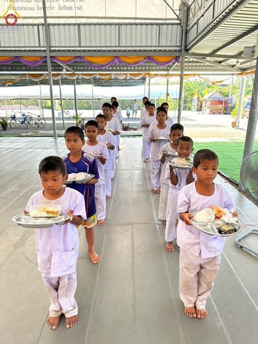 ภาพ No.133256:กิจวัตรกิจกรรมการฝึกตัวก่อนบวช และพิธีตัดปอยผมธรรมทายาท ณ ศูนย์ปฏิบัติธรรมและอบรมเยาวชนเมืองยะลา วันที่ 1-2 เมษายน พ.ศ. 2567