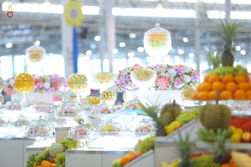 ภาพ No.80827:พิธีตักบาตร , พิธีบูชาข้าวพระในวันอาทิตย์ต้นเดือน วันที่ 7 พฤษภาคม พ.ศ. 2566 ณ วัดพระธรรมกาย