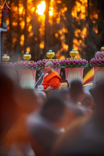 ภาพ No.107118:พิธีจุดประทีปถวายเป็นพุทธบูชา และบูชาธรรมมหาปูชนียาจารย์ ในโครงการธรรมยาตรากตัญญูบูชา มหาปูชนียาจารย์ พระมงคลเทพมุนี(สด จนฺทสโร) พระผู้ปราบมาร  อนุสรณ์สถาน 7 แห่ง ปีที่ 12  วันที่ 6 มกราคม พ.ศ. 2567 ณ อนุสรณ์สถานมหาวิหารพระมงคลเทพมุนี อ.สองพี่น้อง จ.สุพร