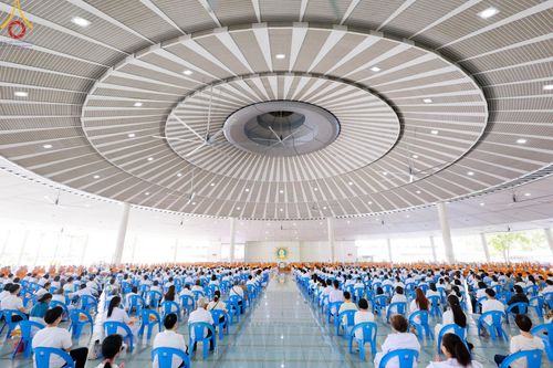 ภาพ No.184790:พิธีถวายภัตตาหารเมนูสวรรค์ "เพื่อการบรรลุธรรม" เนื่องในวาระอายุวัฒนมงคล 84 ปี หลวงพ่อทัตตชีโว วันเสาร์ที่ 21 ธันวาคม พ.ศ. 2567 ณ หอฉันคุณยายอาจารย์ฯ วัดพระธรรมกาย