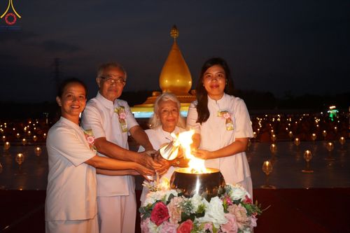 ภาพ No.129607:พิธีจุดประทีป 10,000 ดวง น้อมถวายเป็นพุทธบูชา ณ มหารัตนเจดีย์สิริปทุมสวรรค์ (เจดีย์อริยพุทธะ 5 พระองค์) ศูนย์ปฏิบัติธรรมภาคใต้ อ.บางกล่ำ จ.สงขลา  วันที่ 10 มีนาคม พ.ศ. 2567
