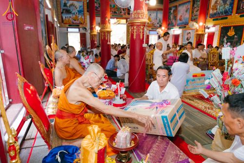 ภาพ No.169294:พิธีทอดกฐิน ณ วัดพุทธนิมิตร จ.เชียงใหม่ ในโครงการกฐินสามัคคีทั่วไทย 30,000 วัด บูชาธรรม 80 ปี หลวงพ่อธัมมชโย โดยคณะศิษยานุศิษย์วัดพระธรรมกาย วันที่ 24 ตุลาคม พ.ศ. 2567