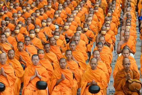 ภาพ No.126044:พิธีทำบุญเมืองนครราชสีมา ฉลอง 556 ปี ตักบาตรพระ 10,000 รูป ในวันเสาร์ที่ 2 มีนาคม พ.ศ.2567 ณ อนุสาวรีย์ท้าวสุรนารี จ.นครราชสีมา จัดโดย คณะสงฆ์จังหวัดนครราชสีมา ร่วมกับสำนักงานจังหวัดนครราชสีมา