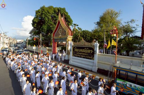 ภาพ No.248720:วันที่ 20 กันยายน พ.ศ. 2568 พิธีอัญเชิญรูปหล่อหลวงปู่วัดปากน้ำ ภาษีเจริญ จากวัดมงคลนิมิตร พระอารามหลวง เพื่อประดิษฐาน ณ วิหารพระมงคลเทพมุนี (สด จนฺทสโร)  ศูนย์ปฏิบัติธรรมภูเก็ต จ.ภูเก็ต