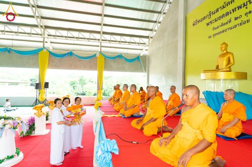 ภาพ No.164738:พิธีทอดกฐิน ณ ธุดงคสถานเขาย้อย เพชรบุรี สร้างอาคารปฏิบัติธรรม พระมงคลเทพมุนี(สด จนฺทสโร) ตำบลสระพัง อำเภอเขาย้อย จังหวัดเพชรบุรี วันอาทิตย์ ที่ 20 ตุลาคม พ.ศ. 2567