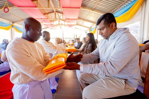 ภาพ No.231649:โครงการบรรพชาอุปสมบทหมู่ครั้งที่ 2 ณ วัดพระธรรมกายโจฮันเนสเบิร์ก ประเทศแอฟริกาใต้ วันอาทิตย์ 29 มิถุนายน พ.ศ. 2568
